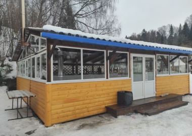 Беседка деревянная у пейнтбола